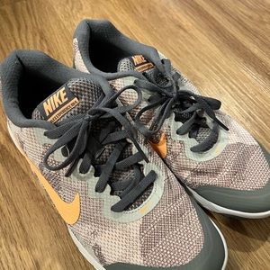 Women’s Nike shoes, only used twice, very comfy soles.